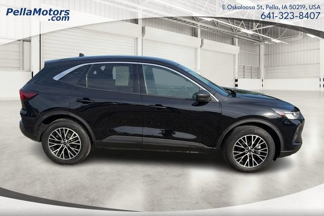 2023 Ford Escape — side profile view